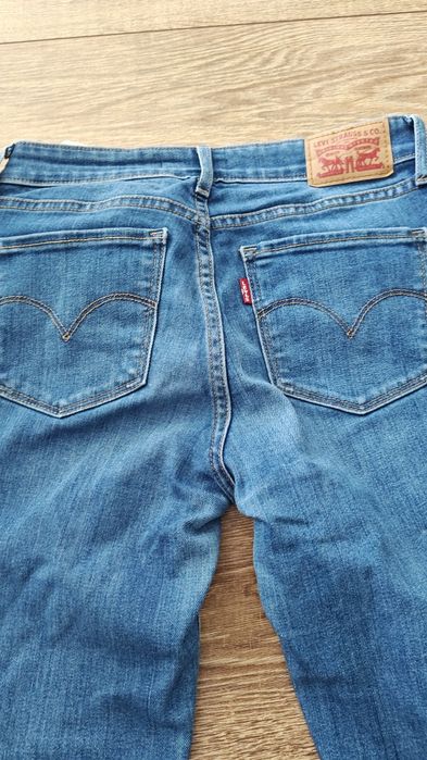 Blugi Levi's model 714
