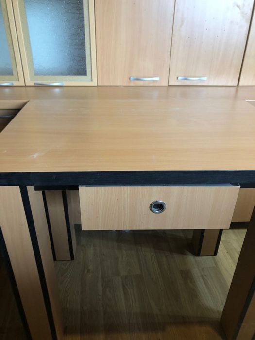 De vânzare mobilă de bucătărie – realizată la comandă