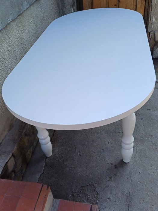 Продам стол овальный.