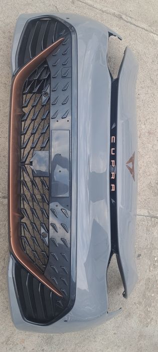 Bara fata Cupra Born