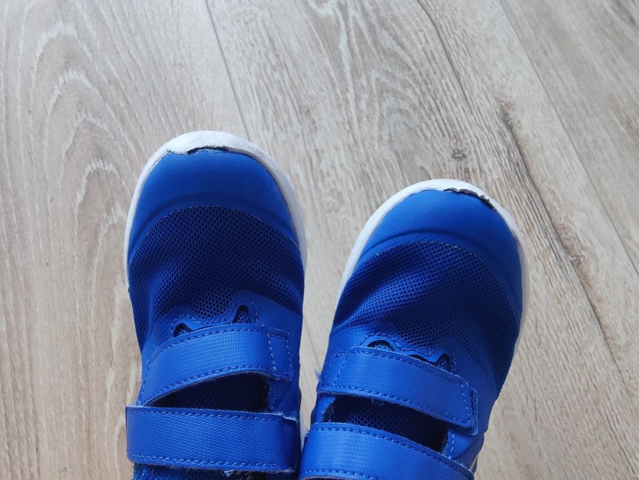 Nike mărimea 27. Defect prezentat în poza