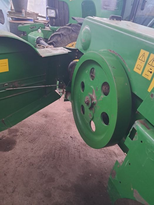 Vând presă John Deere 349