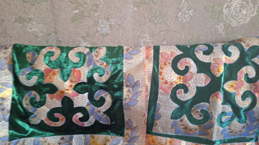 Продаю велюревые подушечкий