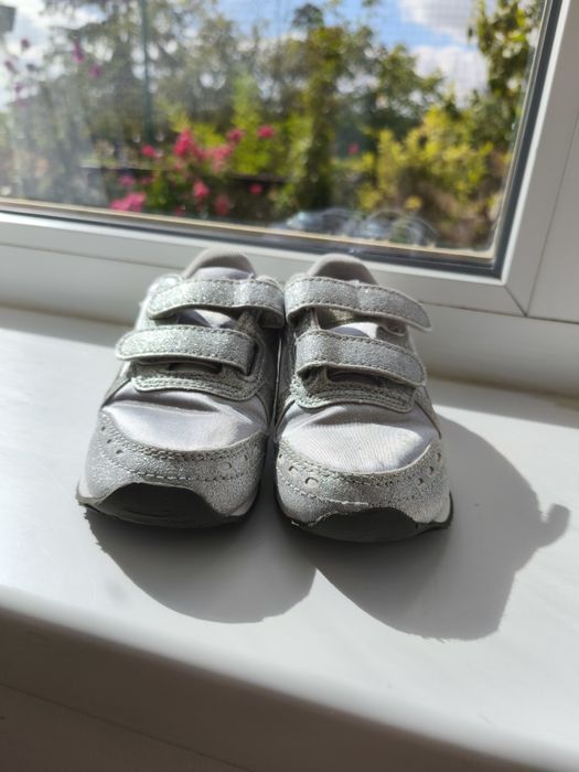 Детски маратонки Puma с брокат