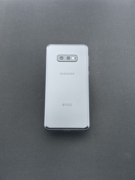 Samsung Galaxy S10 e  128 GB ID-cvw795
