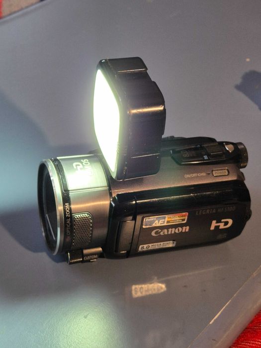 Canon LEGRIA HF S100 cameră video digitală Full HD cu accesorii