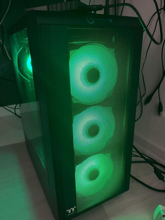 PC i7 14700k, 64 GB RAM, placa video RTX4060 8GB, stocare 2TB + 750GB