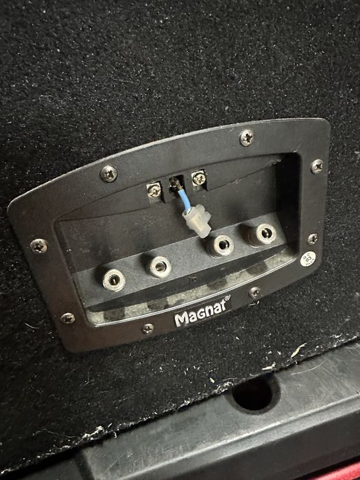 Tub de Bass auto Magnat Pro Charger 230