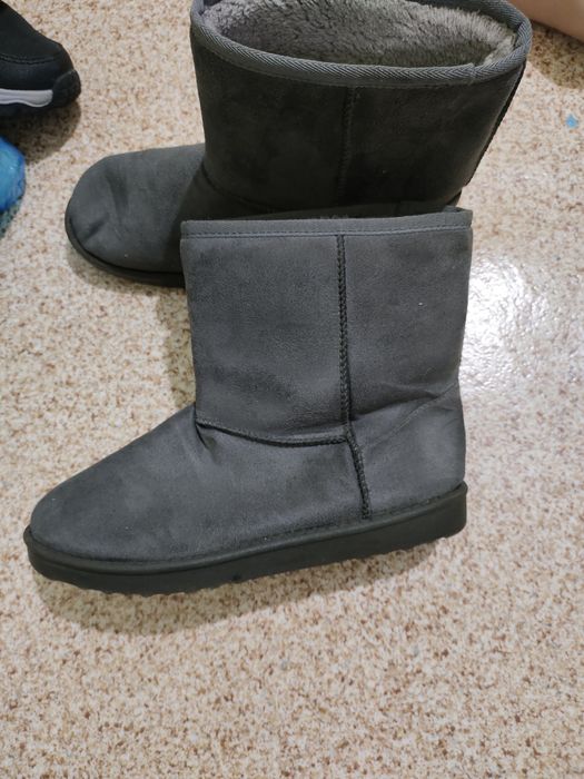 Продам женскии обувь