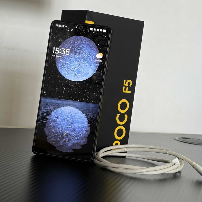 Telefon Gaming Xiaomi POCO F5 12/256 GB, stare foarte bună, 4 huse, cutie, cablu