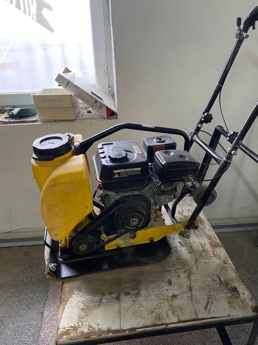 Vând placa compactoare vibranta