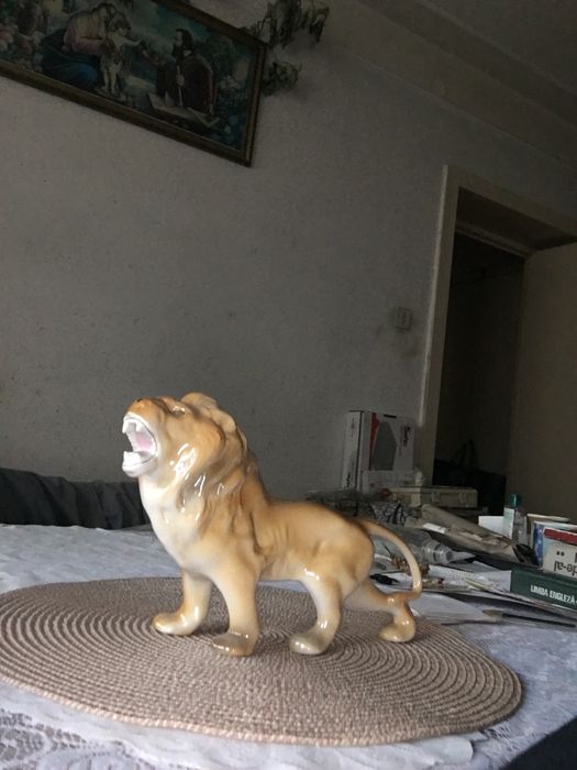 Figurine din porțelan