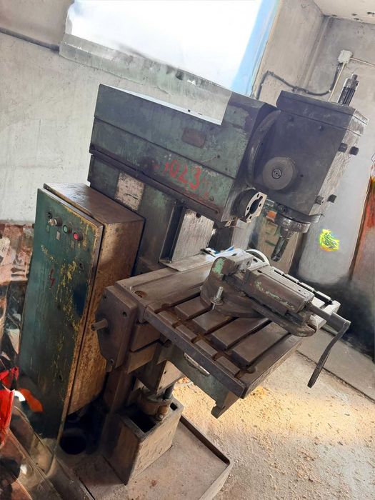 Freză universală FUS 22 – utilaj robust pentru atelier mecanic