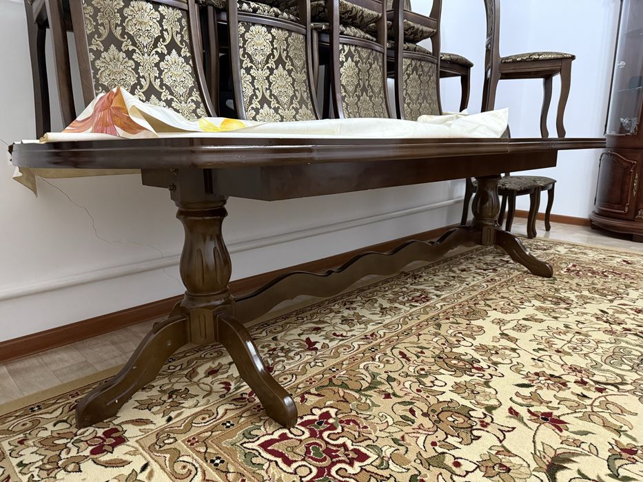 Гостевой стол со стульями