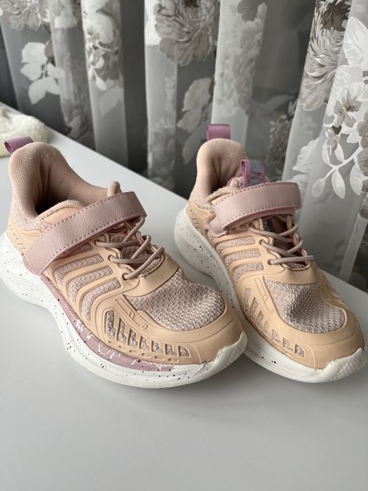 Кроссовки для девочки