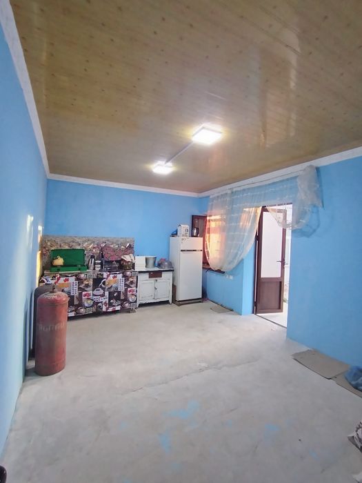 Уй сотилади Охалик махалласида, 7 соток, 8 хонаси ва подвали мавжуд.