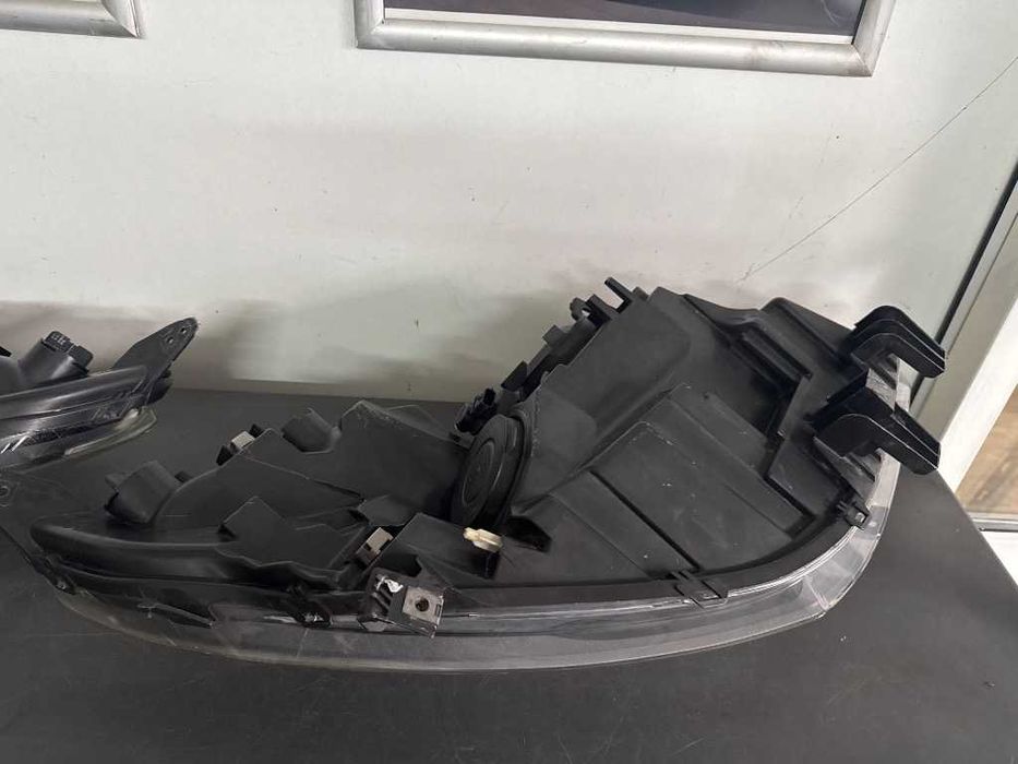 Faruri Renault Grand Scenic III 1.6 dci 2009-2013 far stanga 260606760R far dreapta 260100023R
