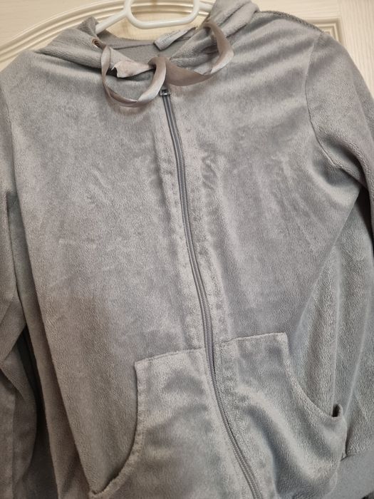 Клин и суитчър и спортен екип за момиче  около 150 см