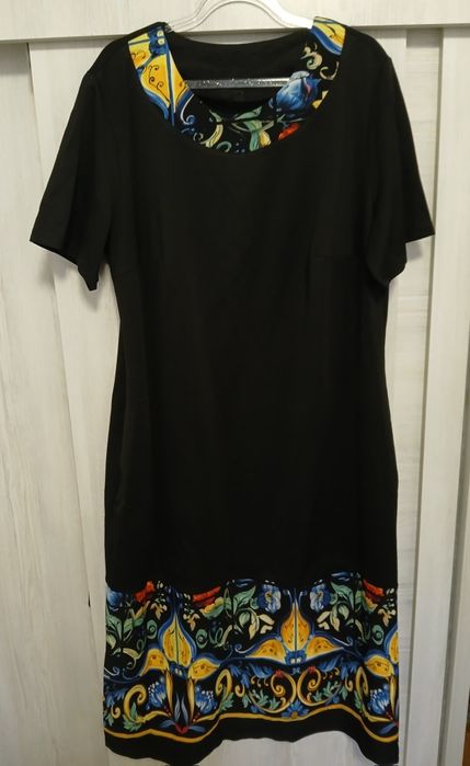 Продаётся женский нарядный костюм