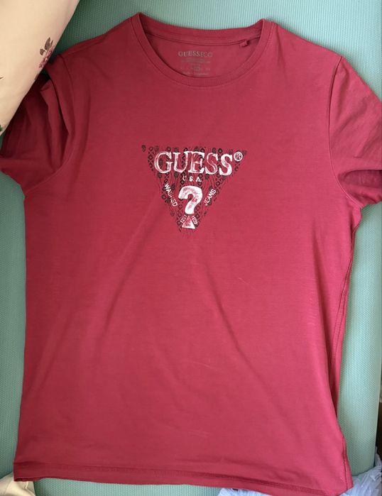 Оригинална тениска на Guess L размер