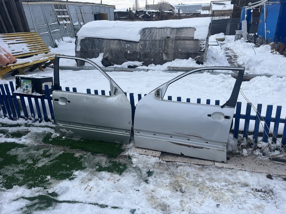 Продам двери Мерседес 210