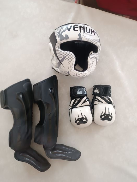 Шлем,футы,перчатки-для мма