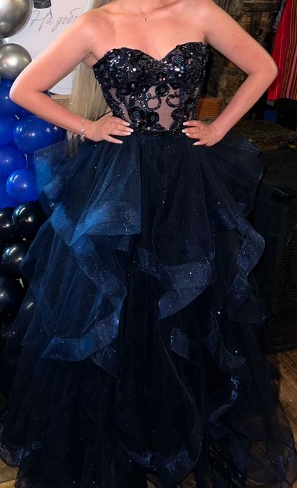 Чисто нова бална рокля.Запазена,без забележки.