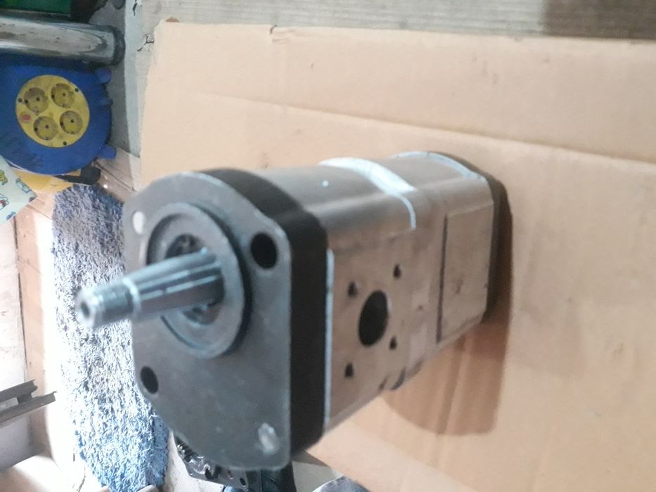 Piese utilaje pompe hidraulice duble