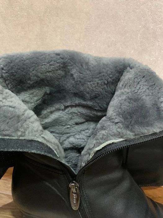 Продаются кожаные женские сапоги