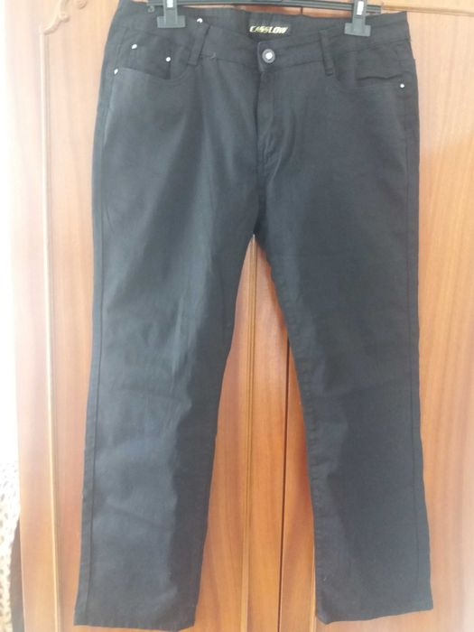 Дамски, дънков панталон в черен цвят