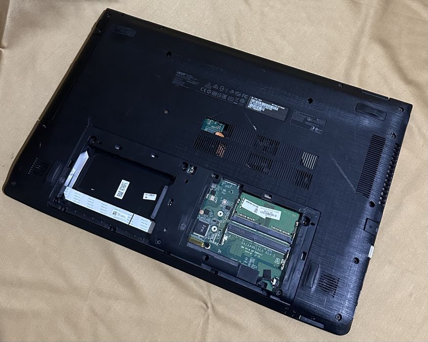 Laptop ieftin! Acer Aspire E 17! i5 gen 7!, video dedicat 2gb!