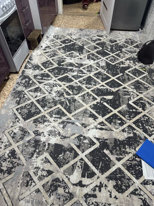 Продаётся ковёр в хорошем состоянии 3м х 2м