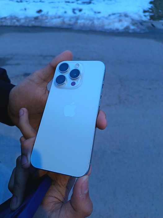 Vand iphone 15 pro negociabil