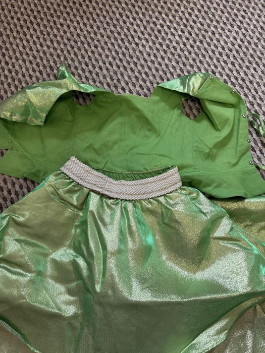 Продам платья и костюм лисички