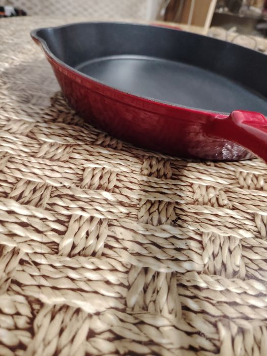 Висококачествен чугунен тиган  30см.