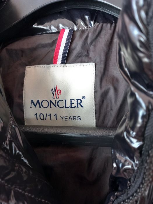 Geacă impermeabila cu glugă