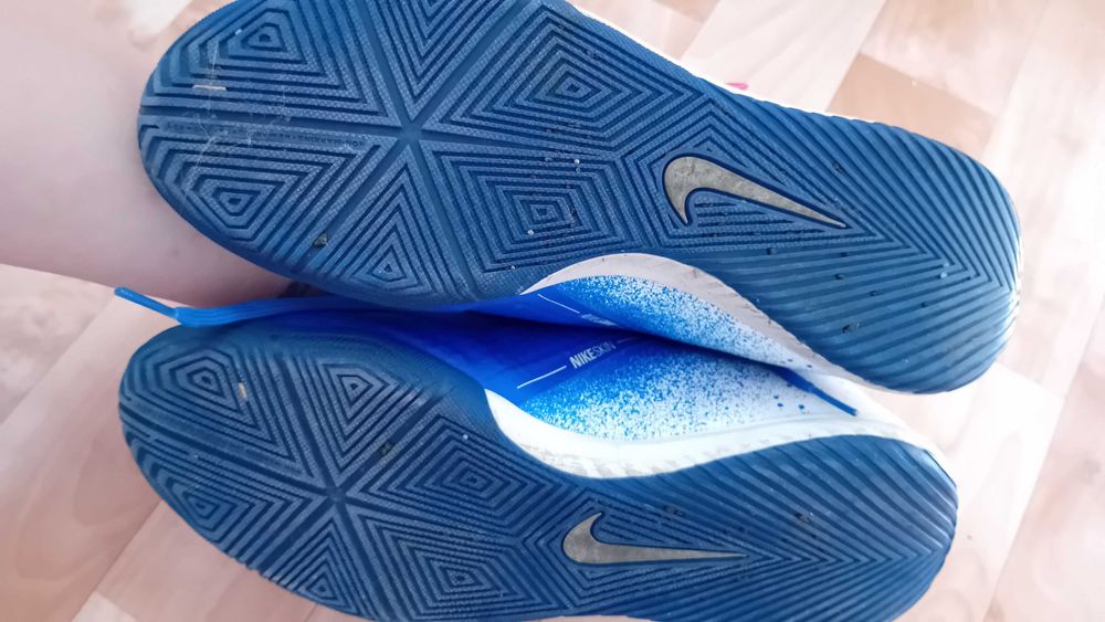 Маратонки Nike 42 размер