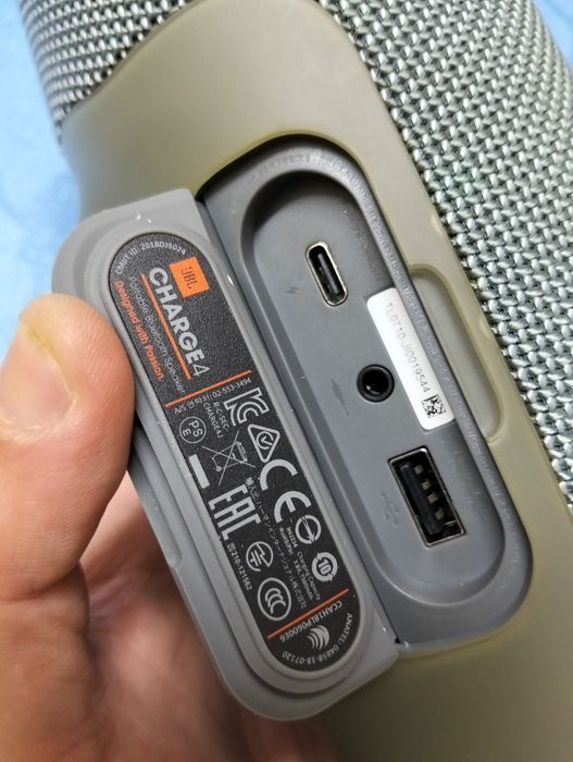 Jbl Charge 4 , Flip 6 , UE Roll