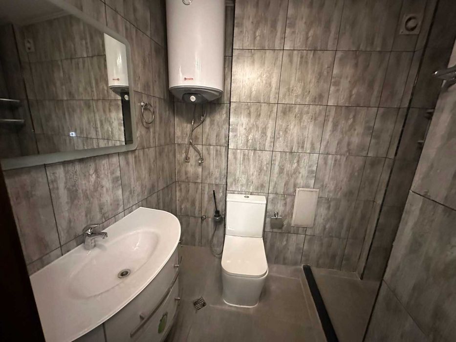 Дава се под наем Тристаен апартамент в Варна, Левски - 105 кв.м за 1495.83 € - Снимка #11