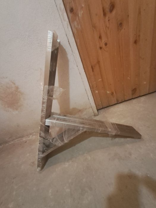 Продавам Усилена неръждаема стойка за климатик 90 x 65 см /2 бр в к-т/