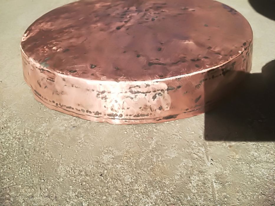 Стара медна тава ръчно кована с орнаменти