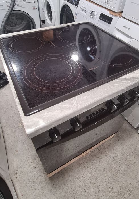 Фурна за вграждане с керамични котлони Miele H251