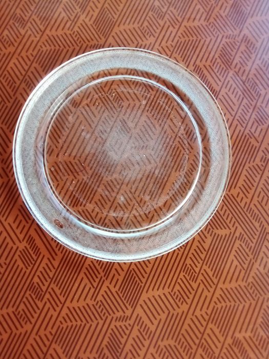 Продавам чиния за микровълнова фурна голяма Варна Център