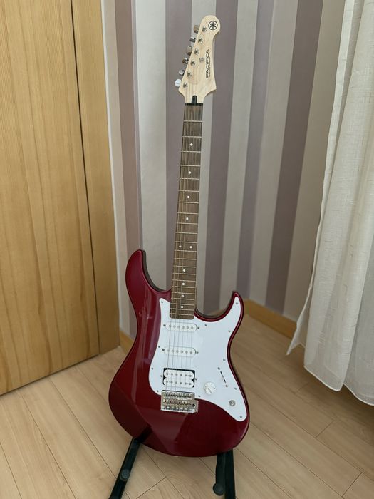 Электрогитара Yamaha Pacifica 012