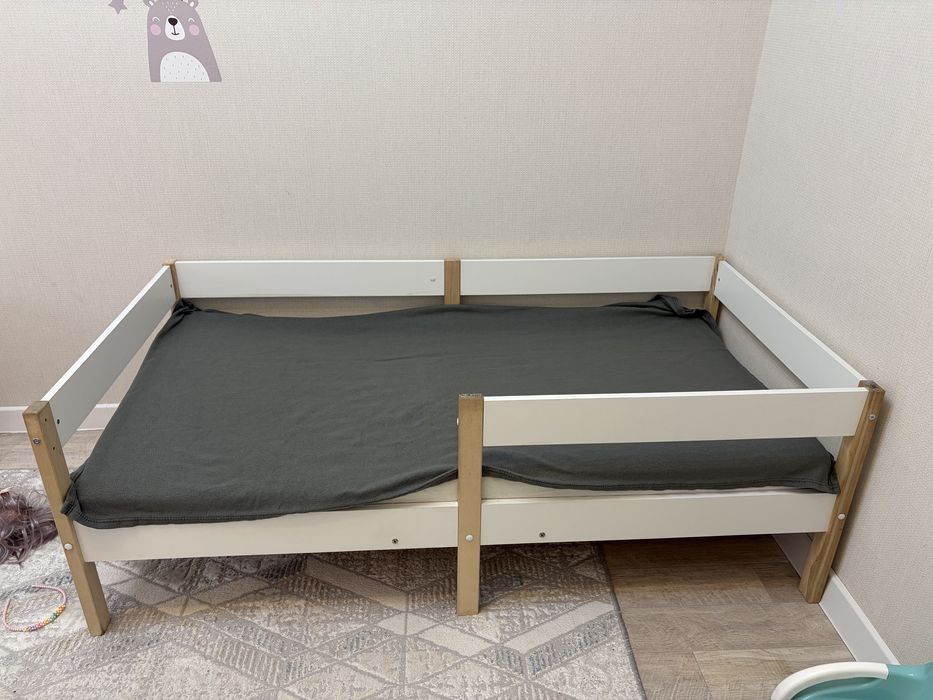 Две детской кровати с матрасами