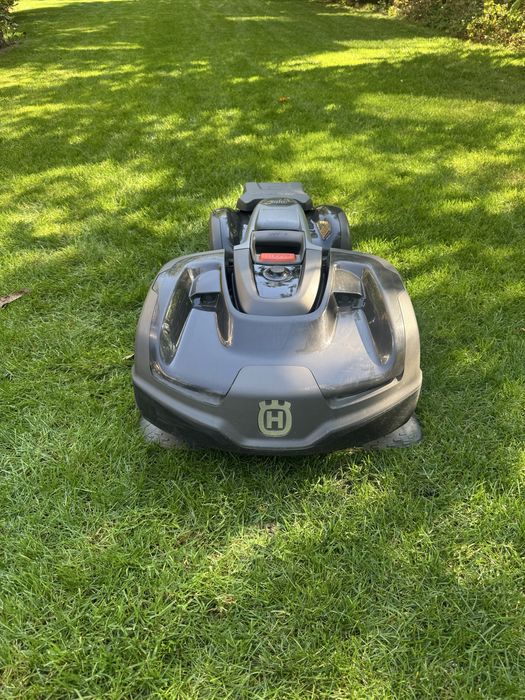 Husqvarna Automower 435X AWD NERA – stare excelentă, foarte puțin folosit