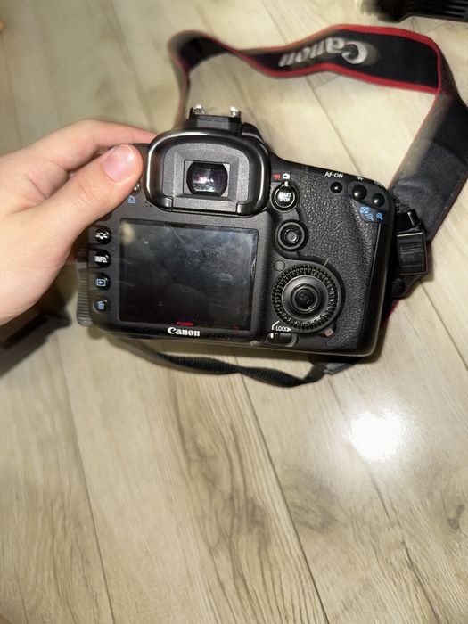 Canon EOS 7D в хорошем рабочем состоянии