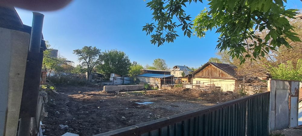 Участок в центре города Есик