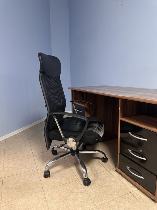 Офис стол с люлеещ механизъм