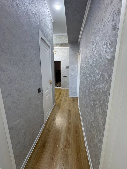 1 хоналик уй сотилади. 8 каватли лифтлик домни 7- каватида. Крити.